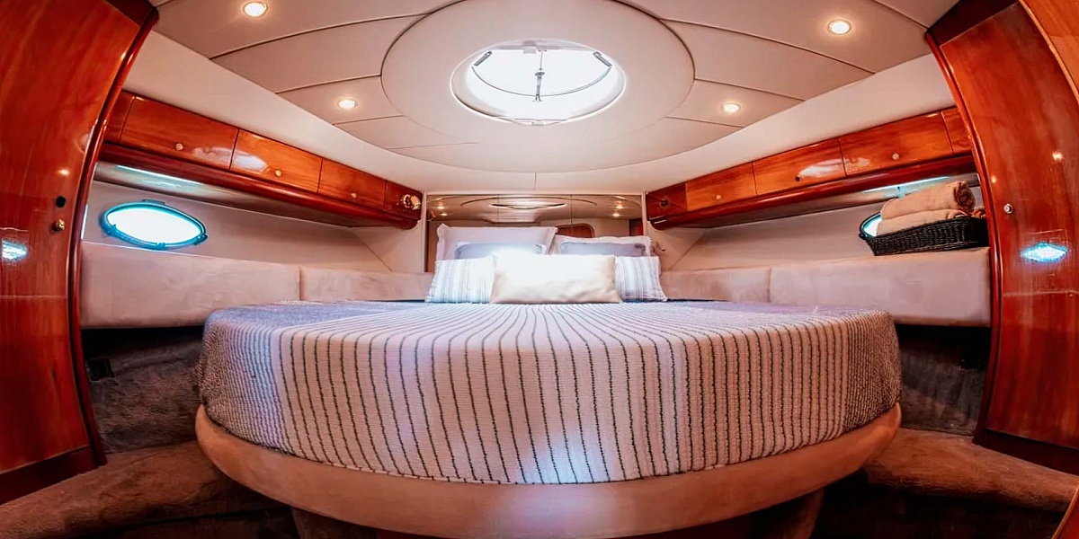 Аренда моторной яхты Princess V55 на Миконосе, Греция